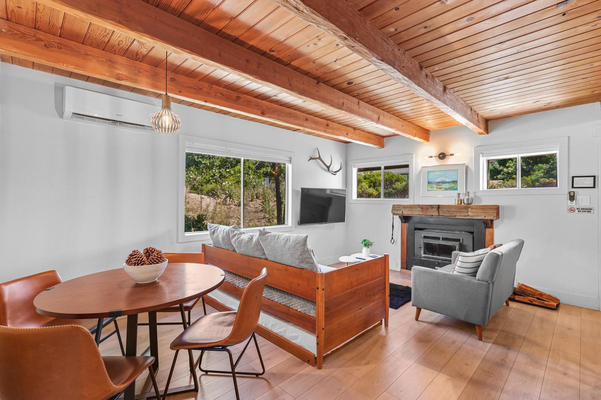 Basecamp Lodge موونت شاستا المظهر الخارجي الصورة