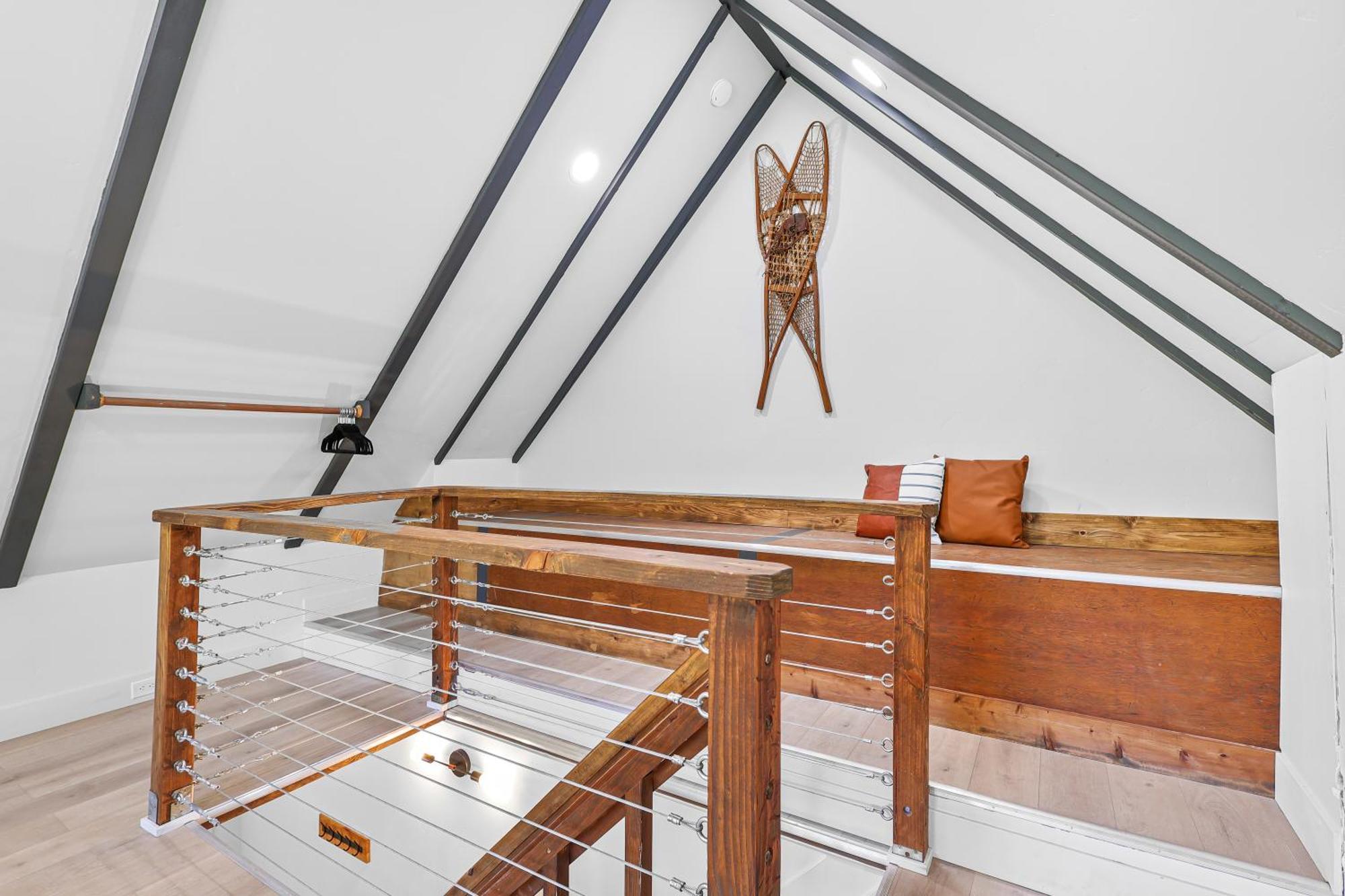Basecamp Lodge موونت شاستا الغرفة الصورة