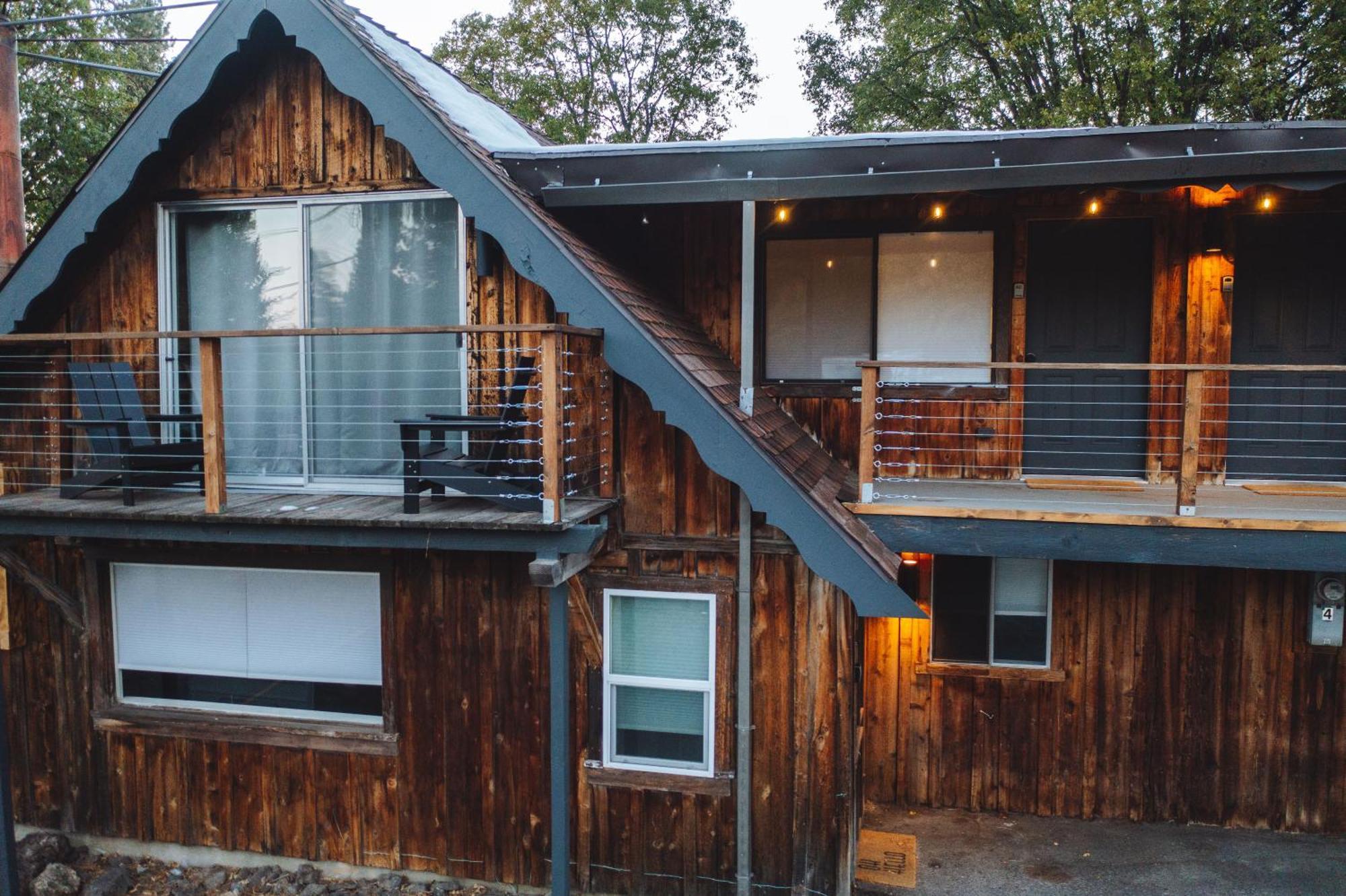 Basecamp Lodge موونت شاستا المظهر الخارجي الصورة