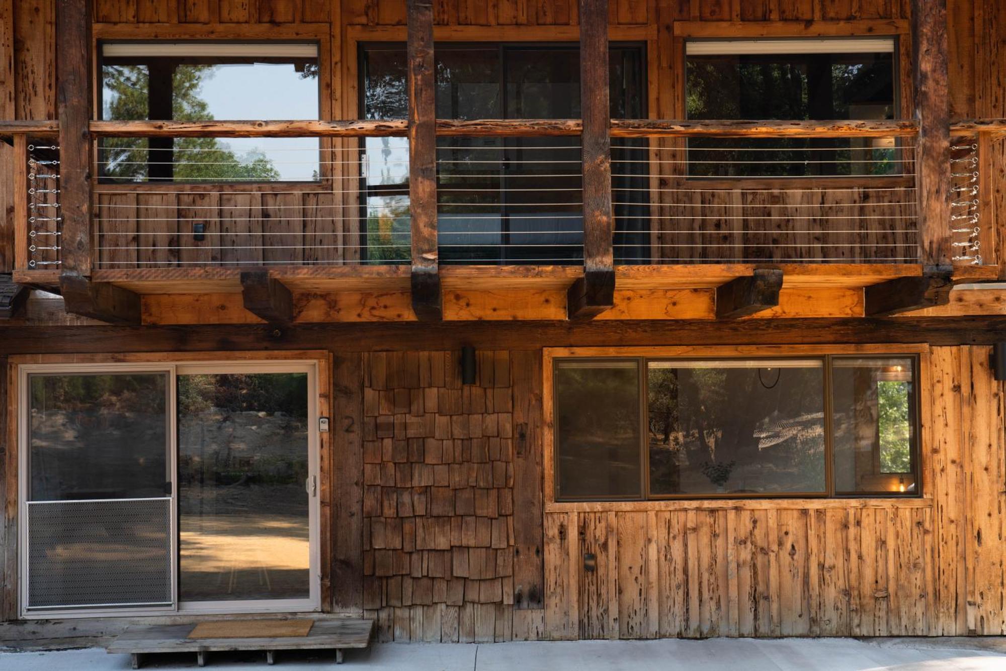 Basecamp Lodge موونت شاستا الغرفة الصورة