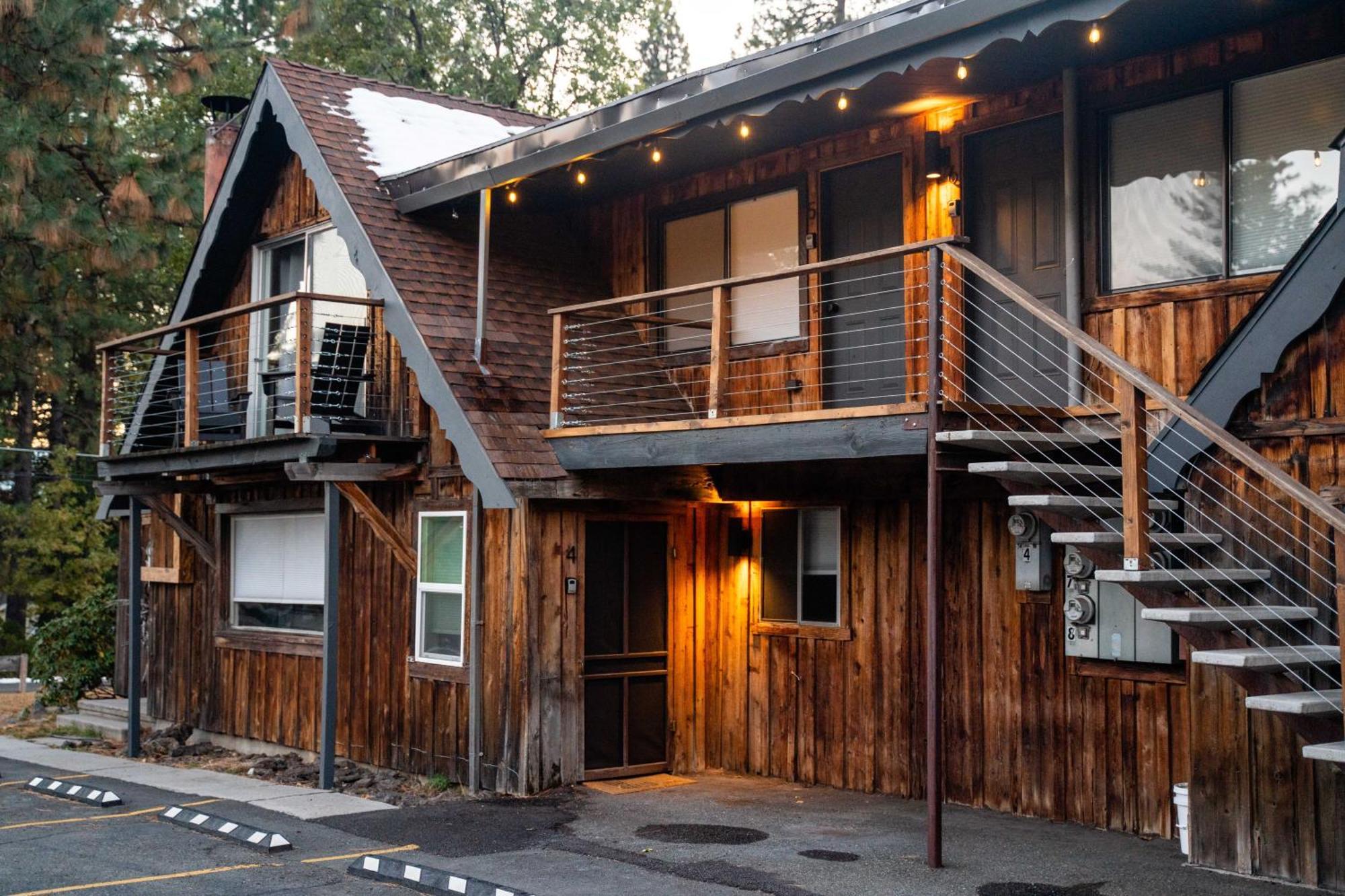 Basecamp Lodge موونت شاستا الغرفة الصورة