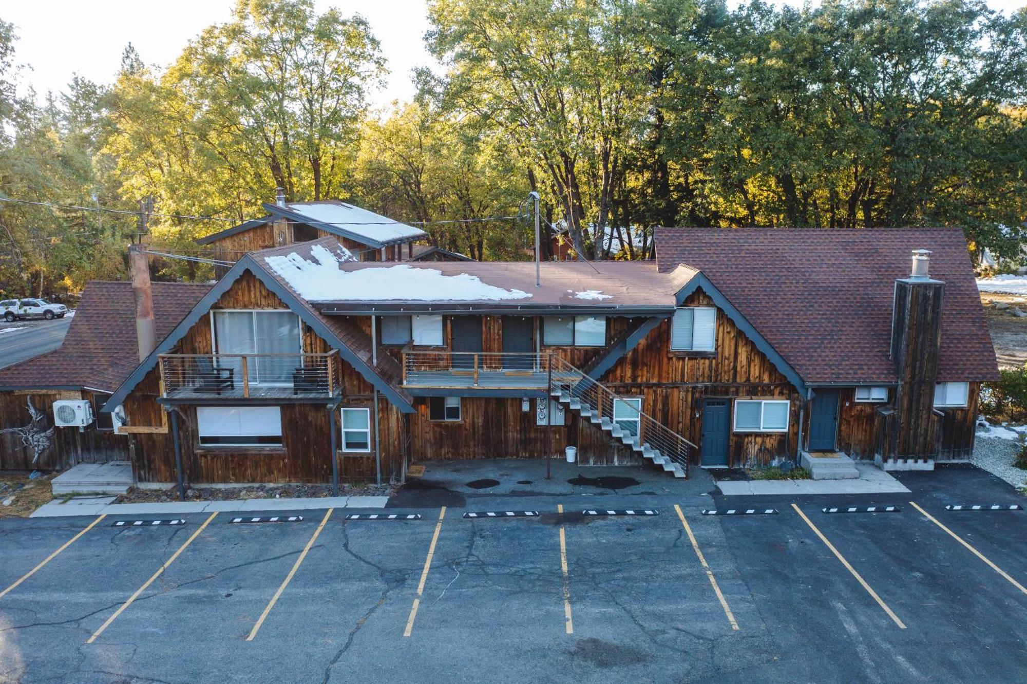 Basecamp Lodge موونت شاستا المظهر الخارجي الصورة