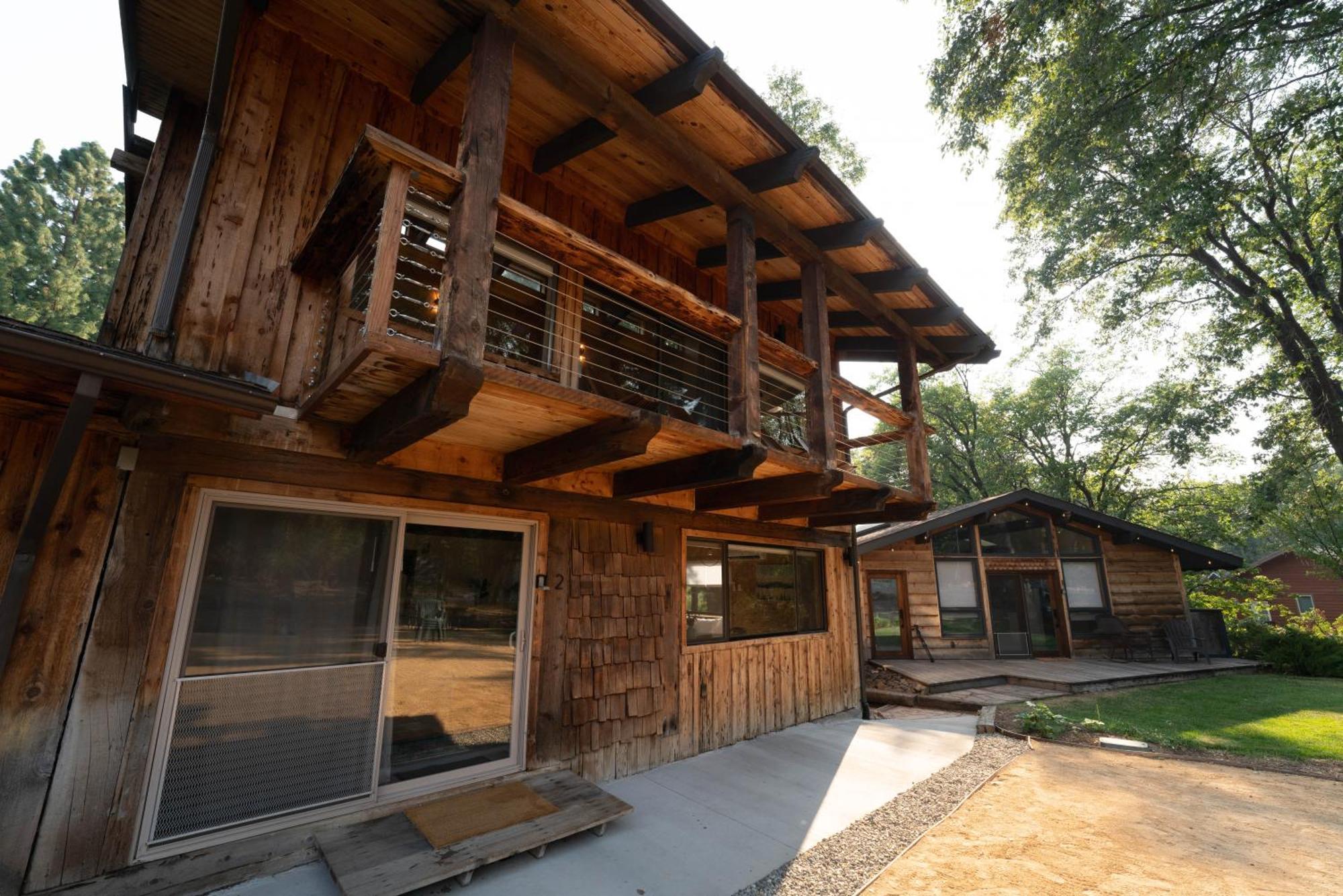 Basecamp Lodge موونت شاستا المظهر الخارجي الصورة