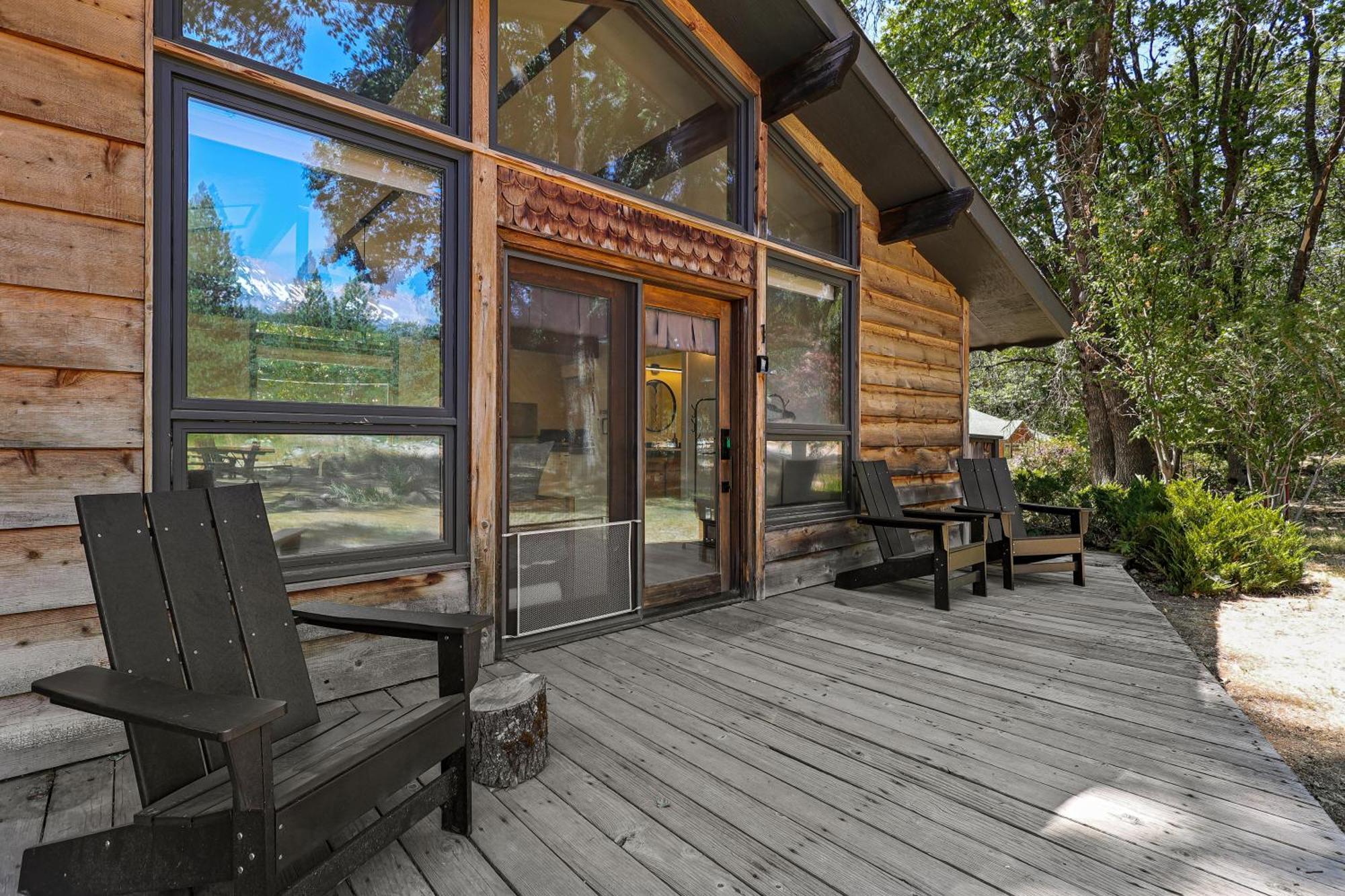 Basecamp Lodge موونت شاستا المظهر الخارجي الصورة
