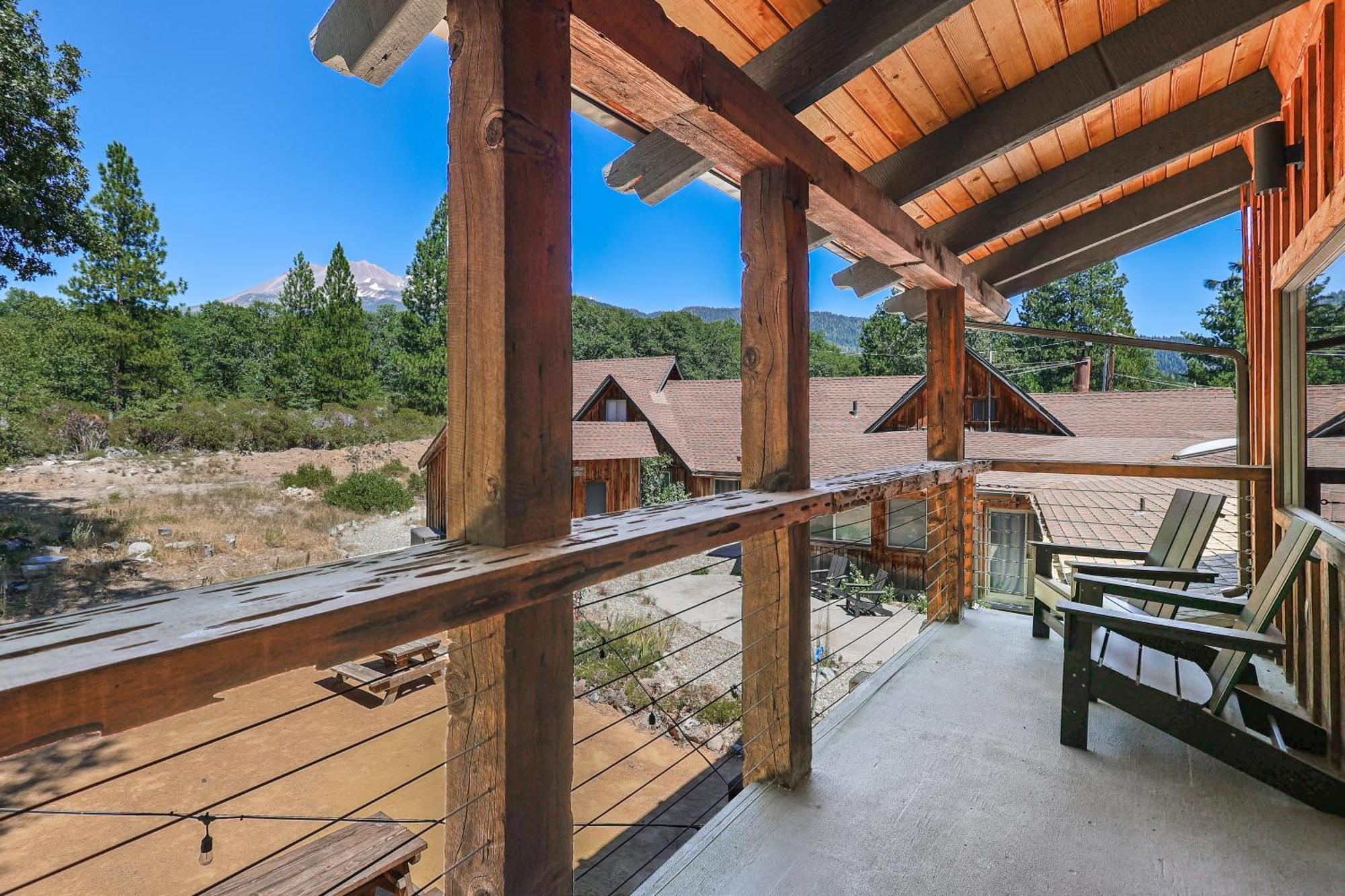 Basecamp Lodge موونت شاستا المظهر الخارجي الصورة