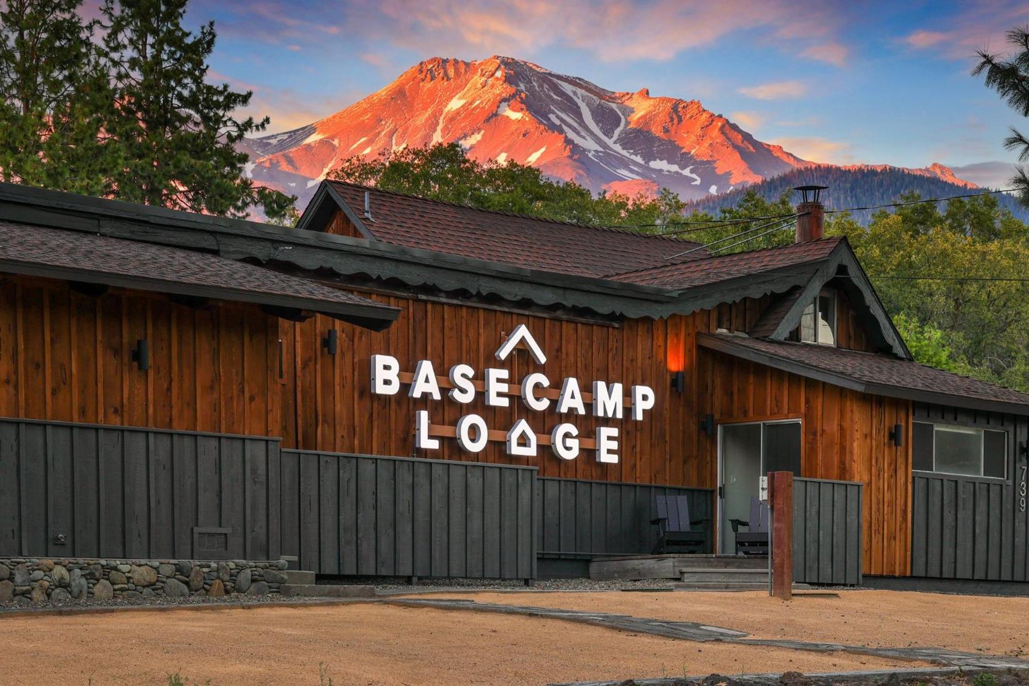 Basecamp Lodge موونت شاستا المظهر الخارجي الصورة